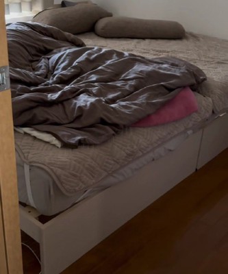 寝室から出てこない…