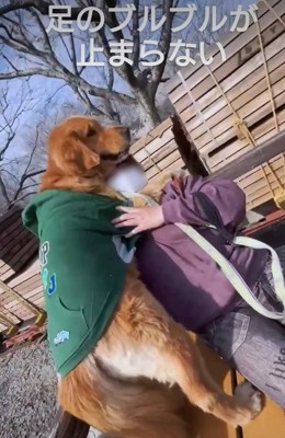 足の震えも止まらない…