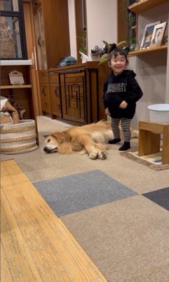 たお君を寝かしつける女の子3