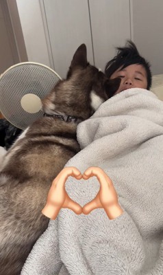 男の子を慰めるウルくん7