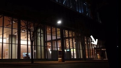 ママが駅から出てきた!