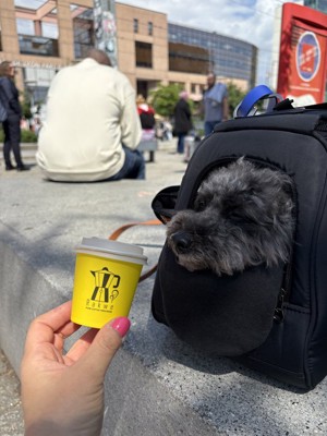 食べた後は昼寝。私はコーヒー。