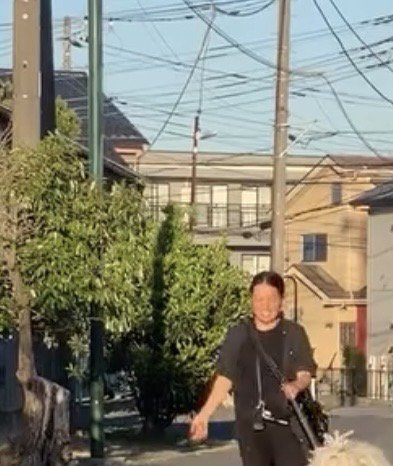 歩く人