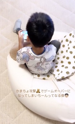 息子さんの上にいる