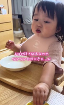 小皿にそっと手を伸ばし…