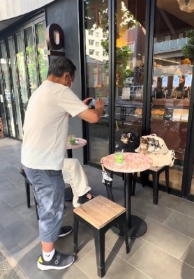 おじさんが近づいてきた