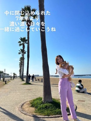 抱っこされるマハロちゃん