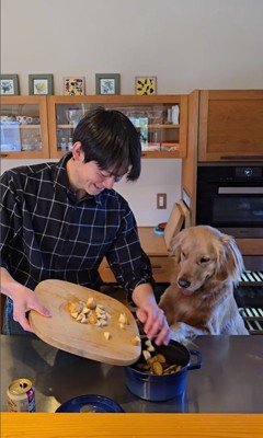 料理を手伝うサンタくん⑩