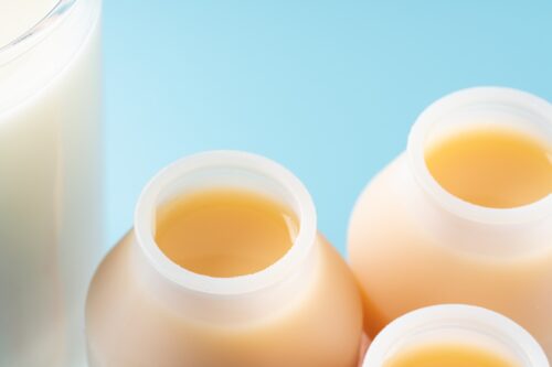 口のあいた乳酸菌飲料