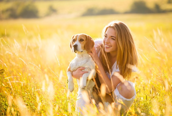 女性と犬