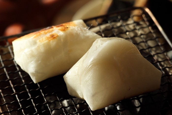 切り餅、焼いている