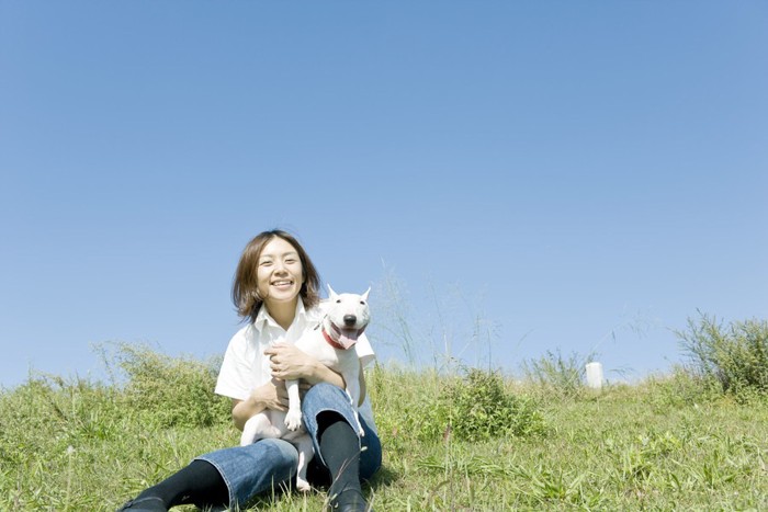 女性と犬