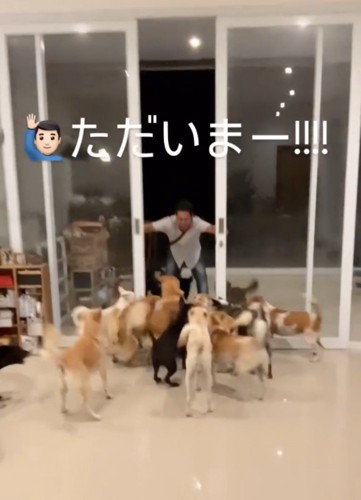 扉を開ける