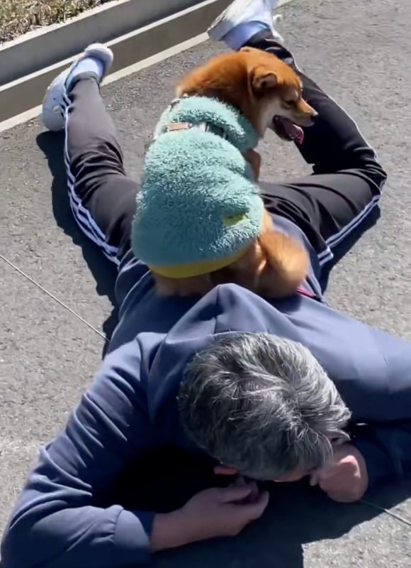 座りなおす姫ちゃん