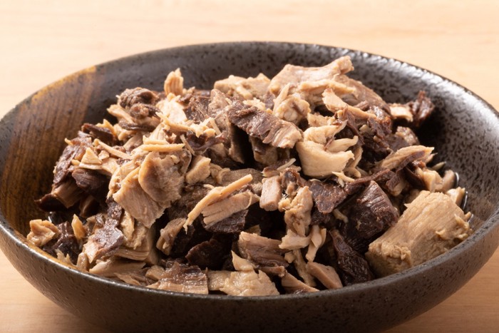 加熱して細かくほぐしたマグロのフレーク