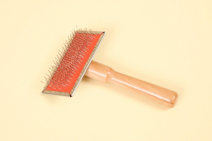 スリッカー、オレンジ色