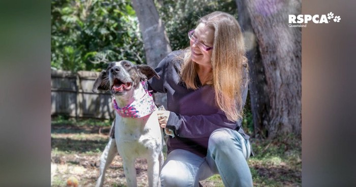 女性と犬