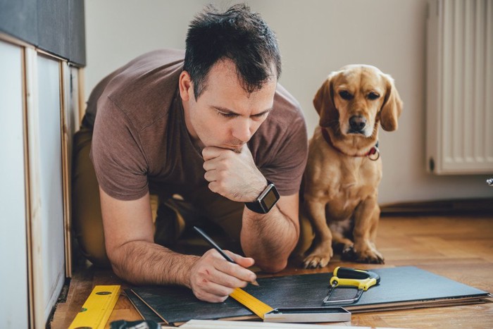 犬の車椅子を作る人