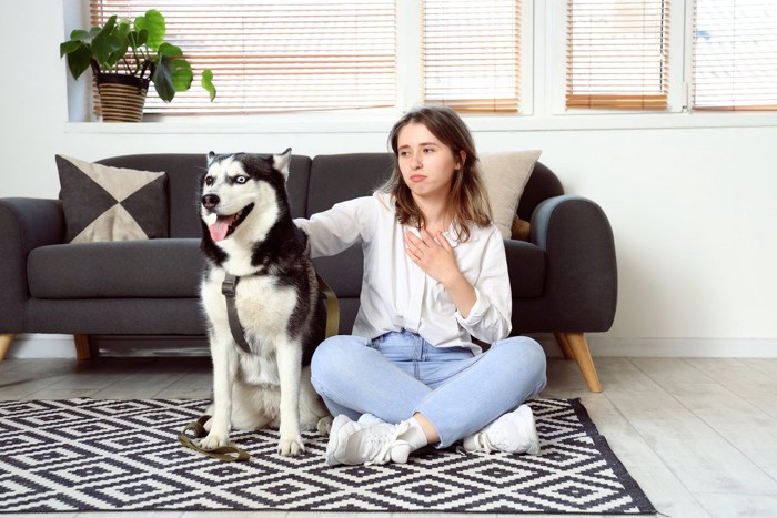 女性と犬