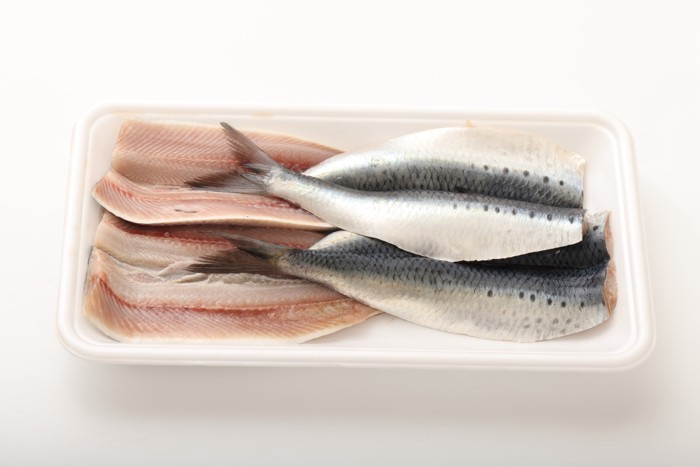 下ごしらえを終えたいわしの切り身