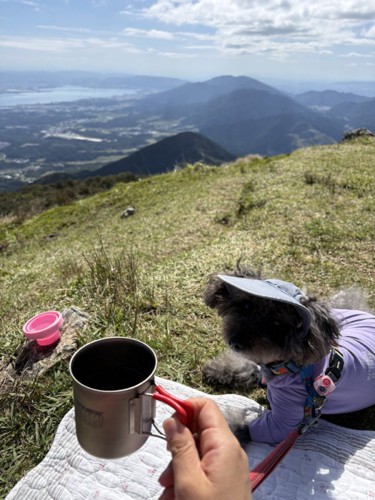 山頂でエマちゃんとコーヒー