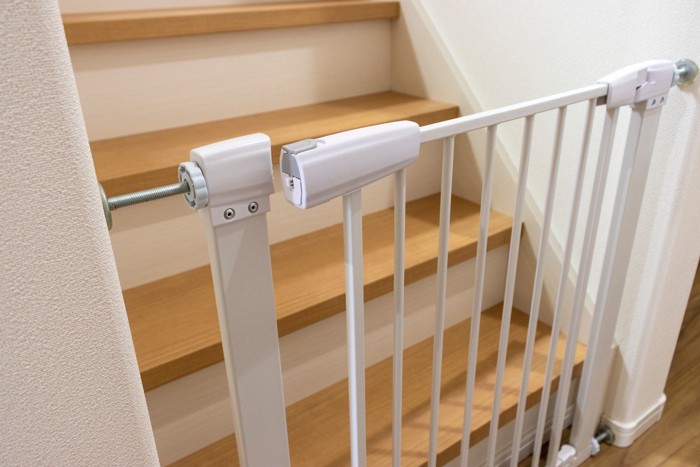 階段前に設置したゲート