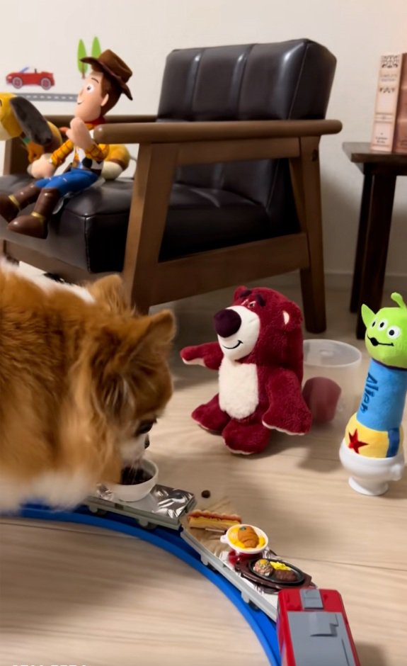 おやつを食べるラピくん