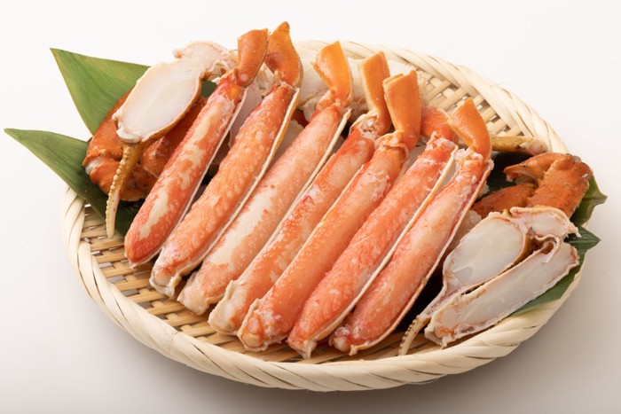 茹でて加熱した本物のカニの身