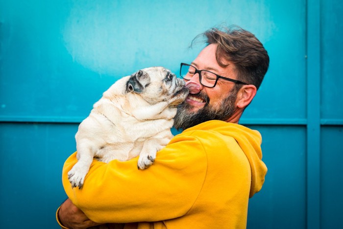 男性と犬