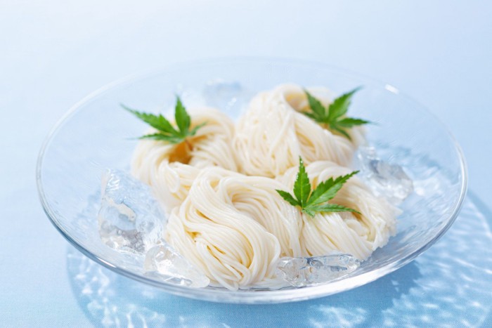 器に盛られたゆでたそうめん
