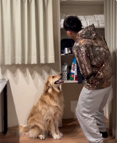 苦しがる飼い主さん