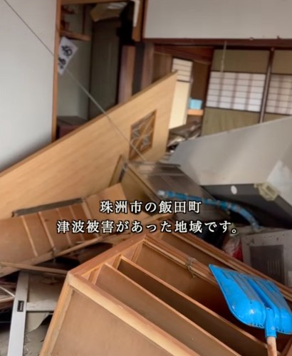 津波で崩壊した家
