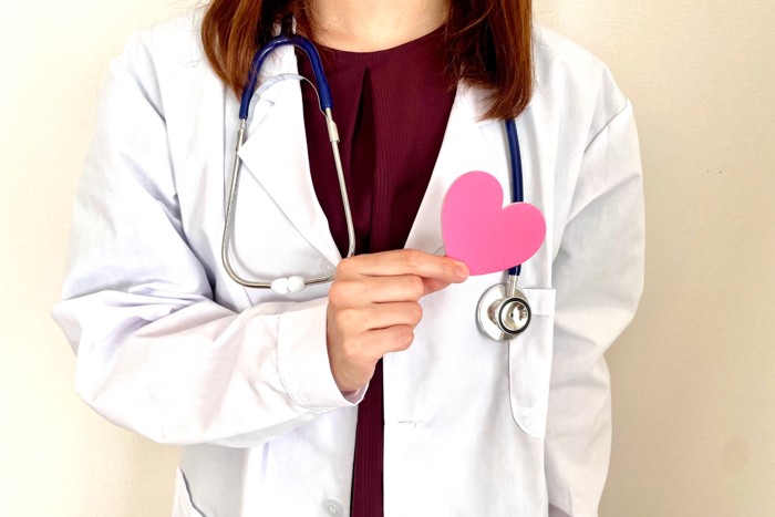 ハートを持つ女性医師