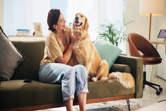女性と犬