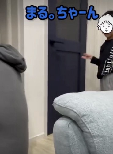 ドアの外から名前を呼ぶパパ