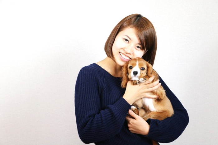 女性と犬