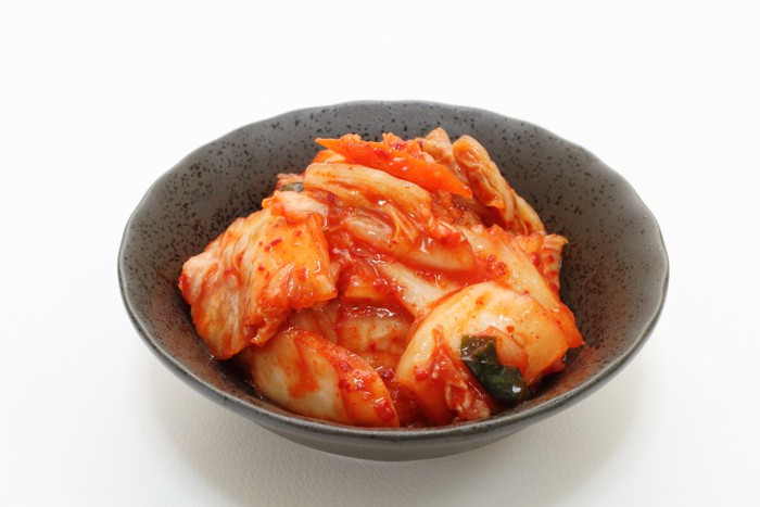 小皿に盛られたキムチ