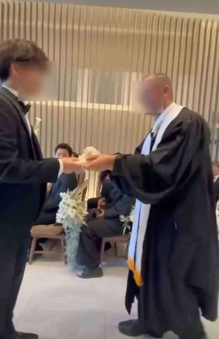 神父さんがピローを発見するも…