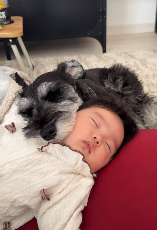 ピッタリくっついて添い寝♡