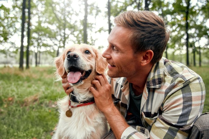 嬉しそうな犬