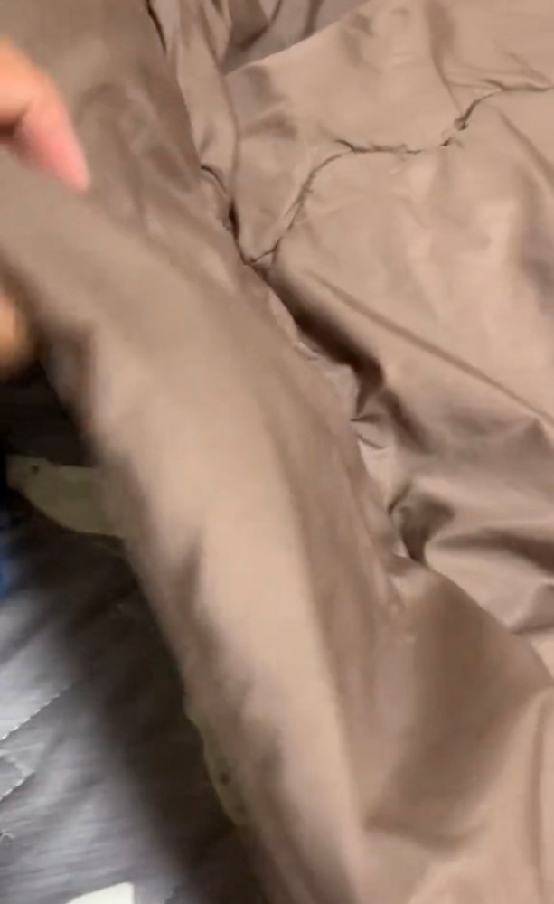 布団をめくる瞬間