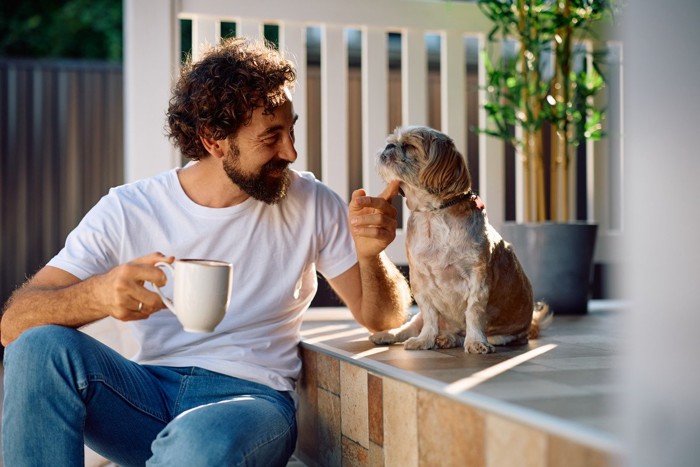 男性と犬