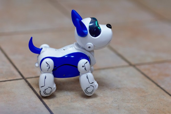 おもちゃのロボット犬