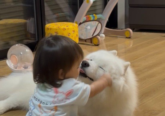 お顔をむに~♡