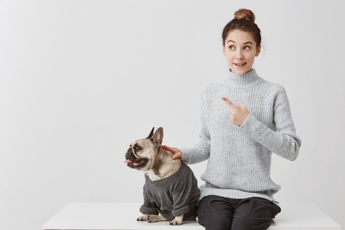 女性と犬