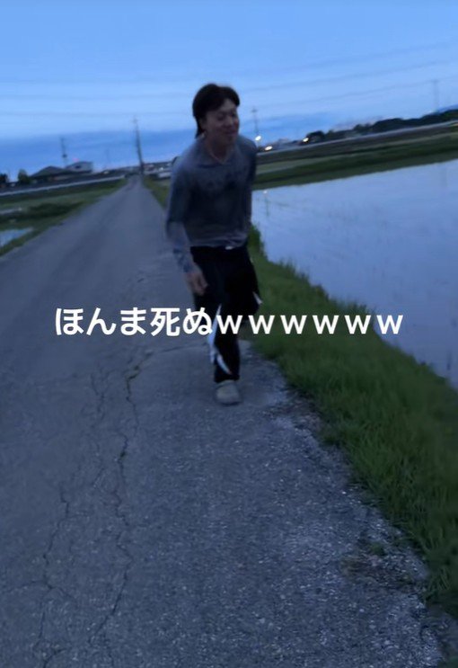 お散歩中のベイリーちゃんとパパ2