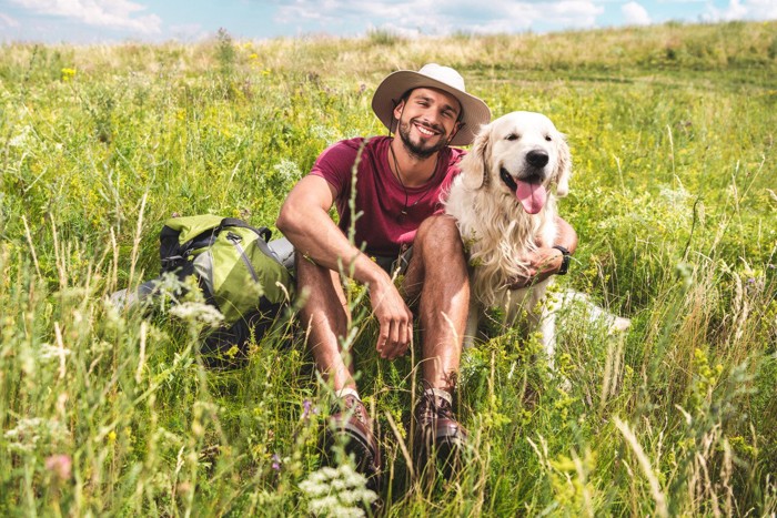 男性と犬