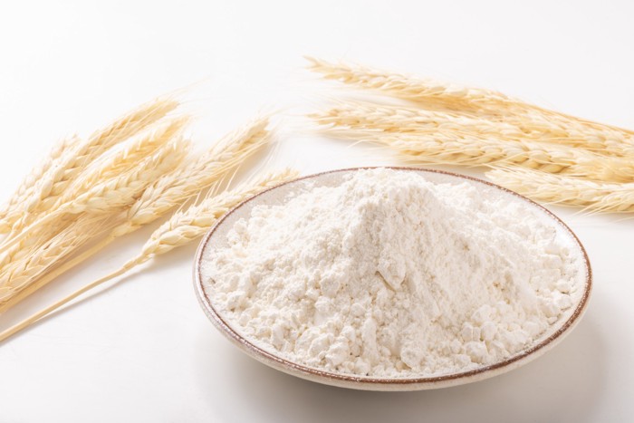 器に盛られた小麦粉