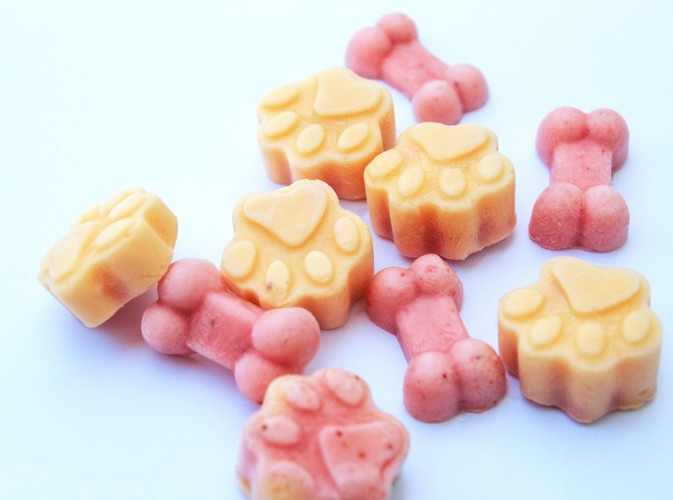 肉球や骨をかたどったアイスクリーム