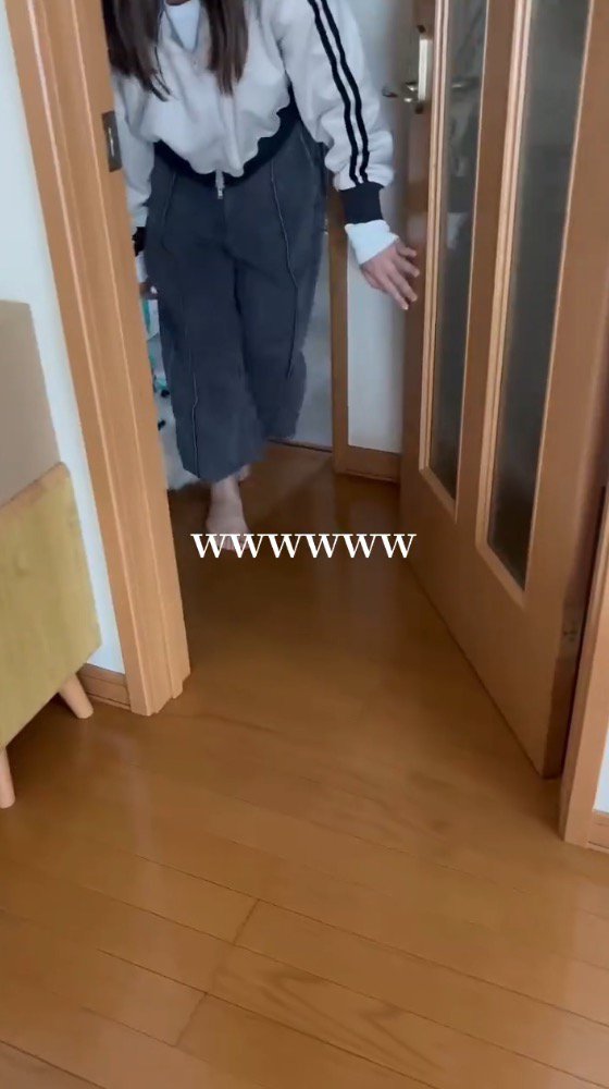 ドアを開ける飼い主